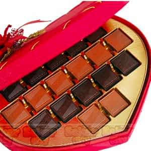 Kırmızı Çiçek Yaprağı Çikolata Şöleni