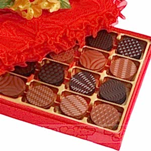 Kırmızı Güllü Hediye Çikolata