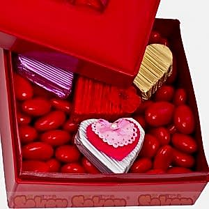 Kırmızı Kalpler Mücevher Hediye Çikolata