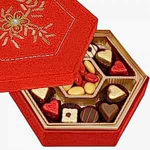 Altın Motifli Çikolata Aranjmanı